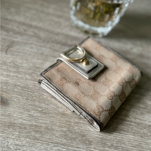 Gucci Abbey D-Ring Compact Wallet - Picture 8 of 13